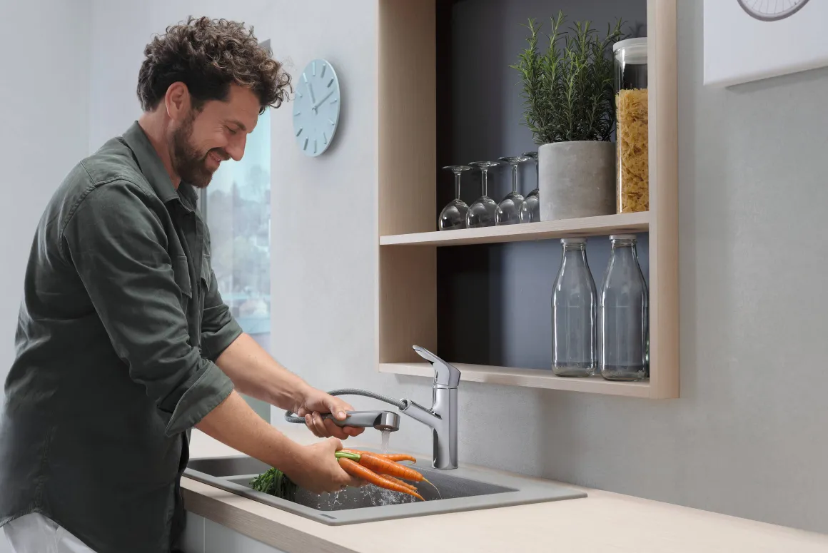 Hansgrohe Keukenmengkraan Focus M43 200 Met Uittrekbare Handdouche Metaal Geborsteld