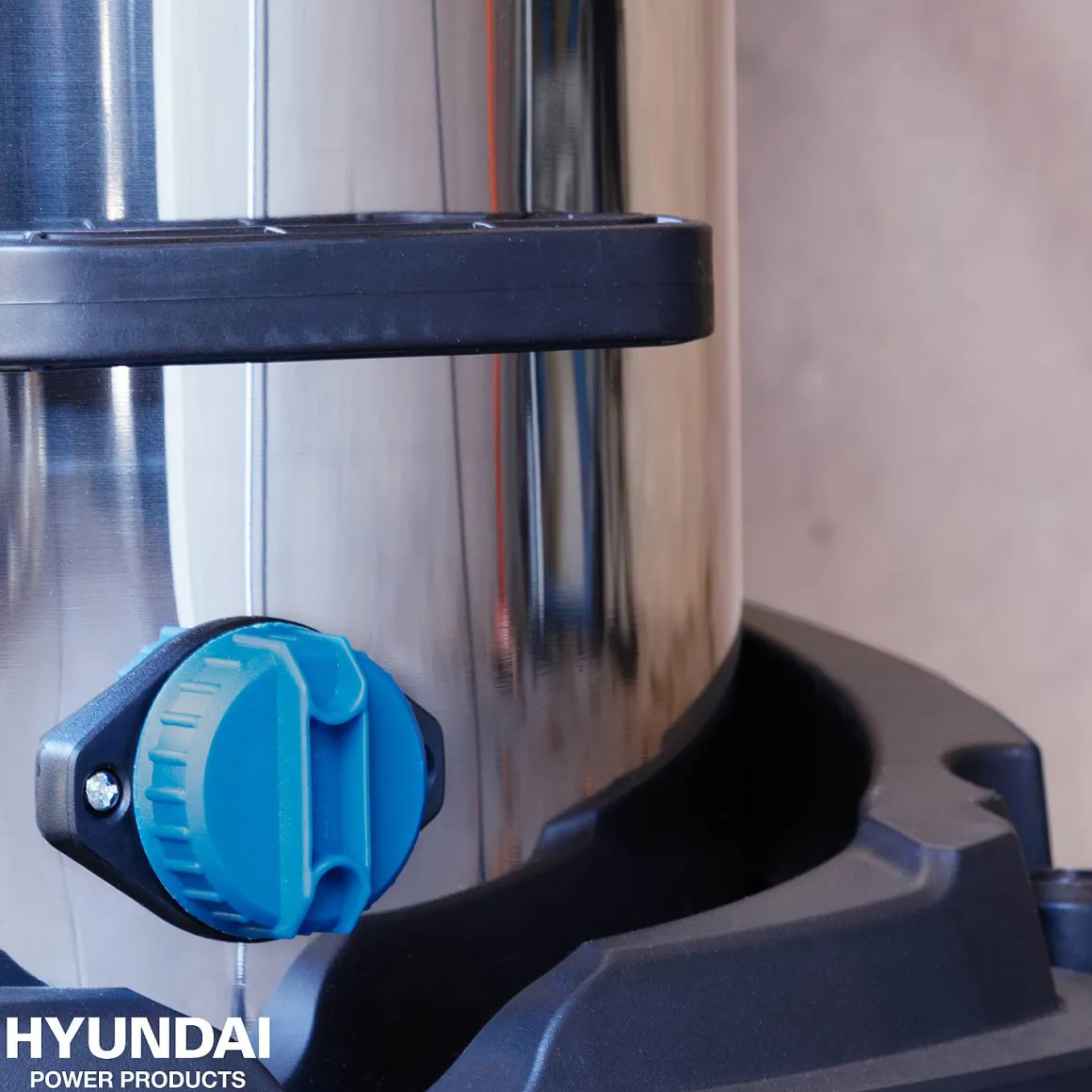 Hyundai Nat/Droogzuiger 2000W Met Stopcontact 100L