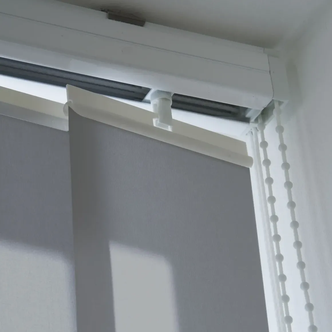 Madeco 4196 Verticale Lamellen Compleet Lichtdoorlatend Grijs 12,7 X 260 Cm + Rail 250 Cm