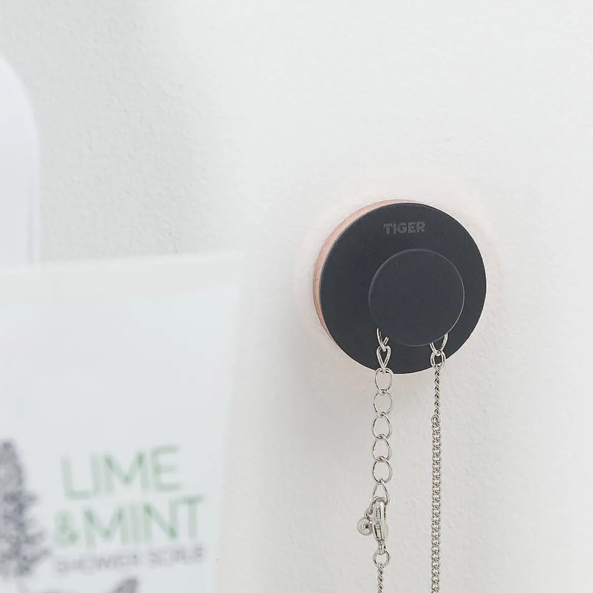 Tiger Toiletaccessoireset Urban Toiletborstel Met Houder + Toiletrolhouder Zonder Klep + Handdoekhaak Zwart